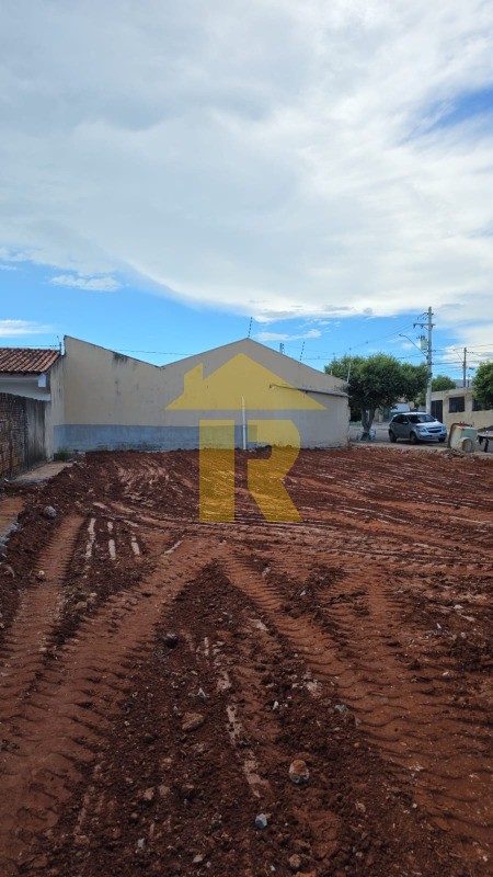 Terreno / Lote / Condomínio  à venda, 300m² — foto 1 de 10