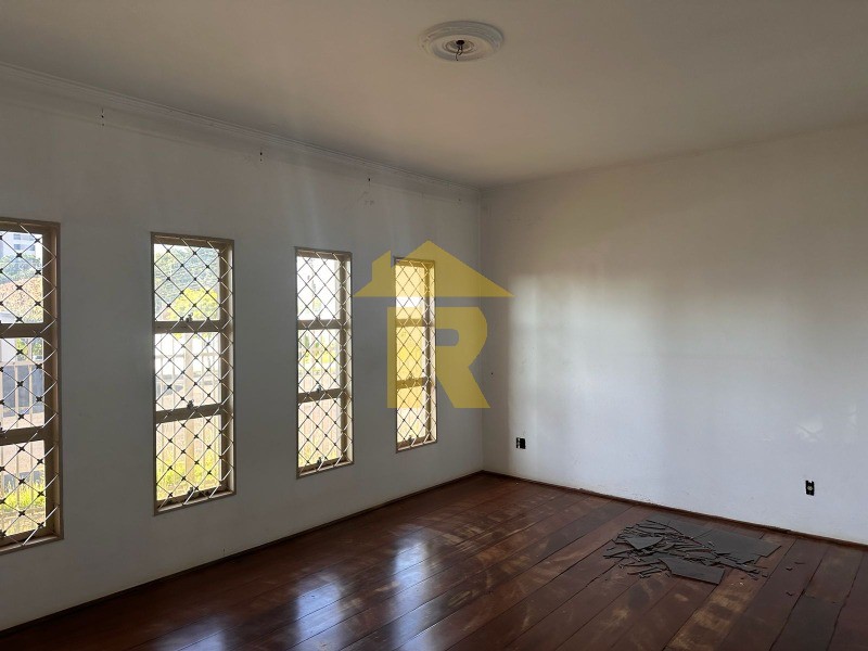 Casa com 3 quartos à venda, 300m² — foto 9 de 34