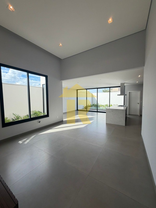 Casa de Condomínio com 3 quartos à venda, 181m² — foto 4 de 25