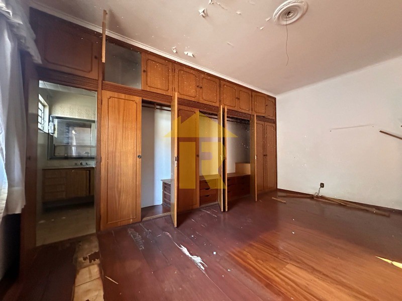 Casa com 3 quartos à venda, 300m² — foto 33 de 34