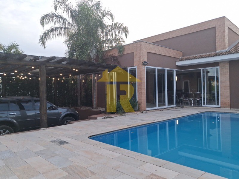 Casa de Condomínio com 3 quartos à venda, 250m² — foto 1 de 56