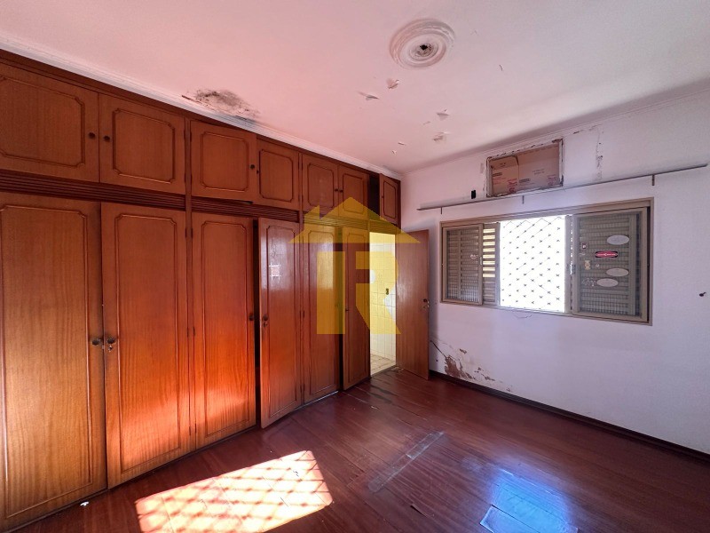 Casa com 3 quartos à venda, 300m² — foto 27 de 34