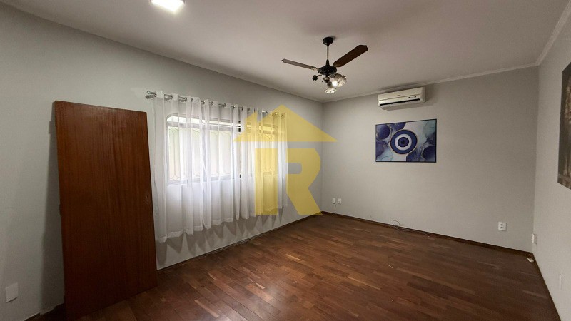Casa com 3 quartos à venda, 245m² — foto 12 de 29