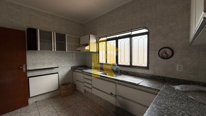 Casa com 3 quartos à venda, 245m² — foto 14 de 29