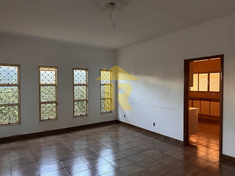 Casa com 3 quartos à venda, 300m² — foto 13 de 34