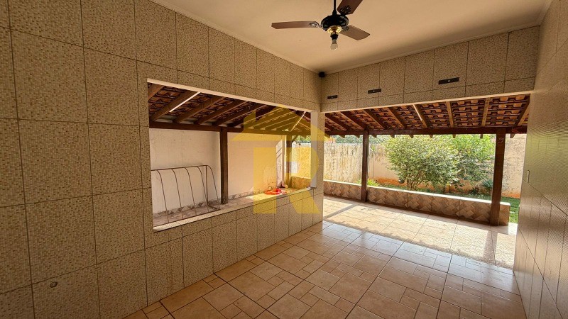 Casa com 3 quartos à venda, 245m² — foto 15 de 29