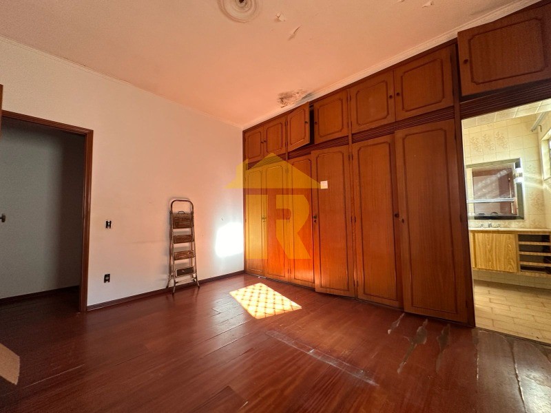 Casa com 3 quartos à venda, 300m² — foto 26 de 34