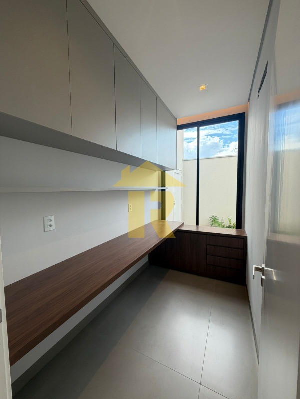 Casa de Condomínio com 3 quartos à venda, 181m² — foto 2 de 25