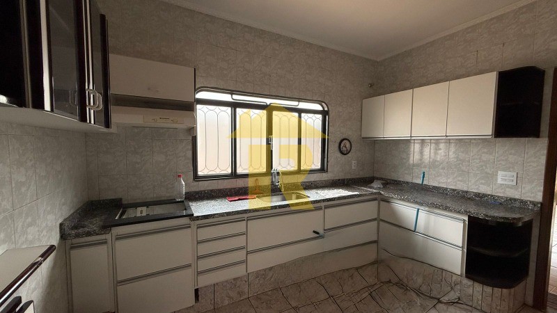 Casa com 3 quartos à venda, 245m² — foto 10 de 29