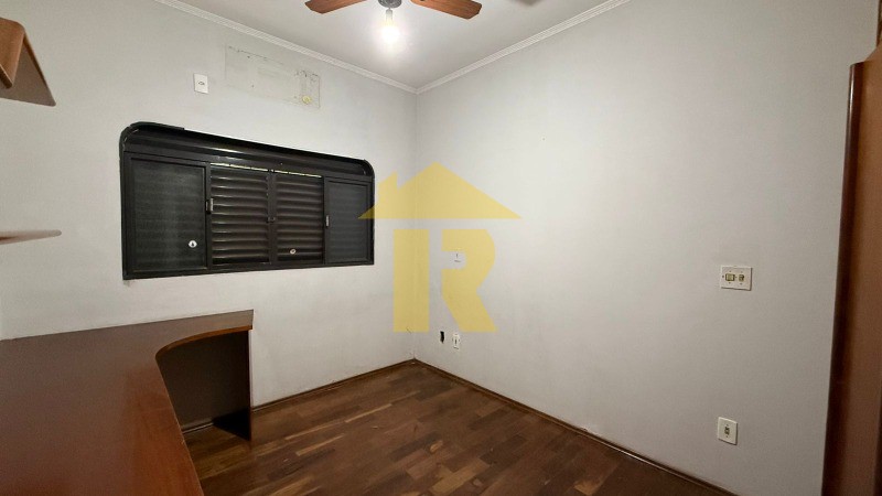Casa com 3 quartos à venda, 245m² — foto 25 de 29