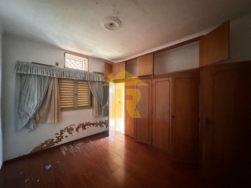 Casa com 3 quartos à venda, 300m² — foto 29 de 34