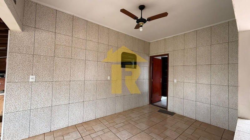 Casa com 3 quartos à venda, 245m² — foto 13 de 29