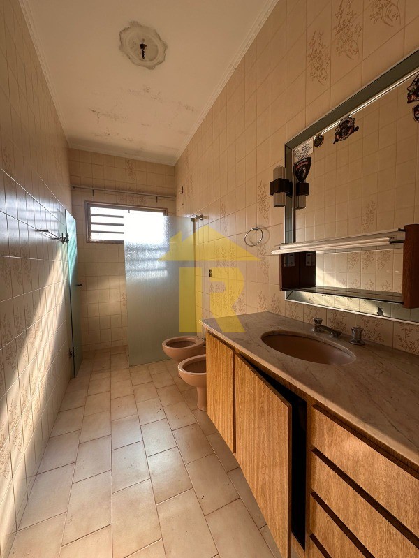 Casa com 3 quartos à venda, 300m² — foto 31 de 34