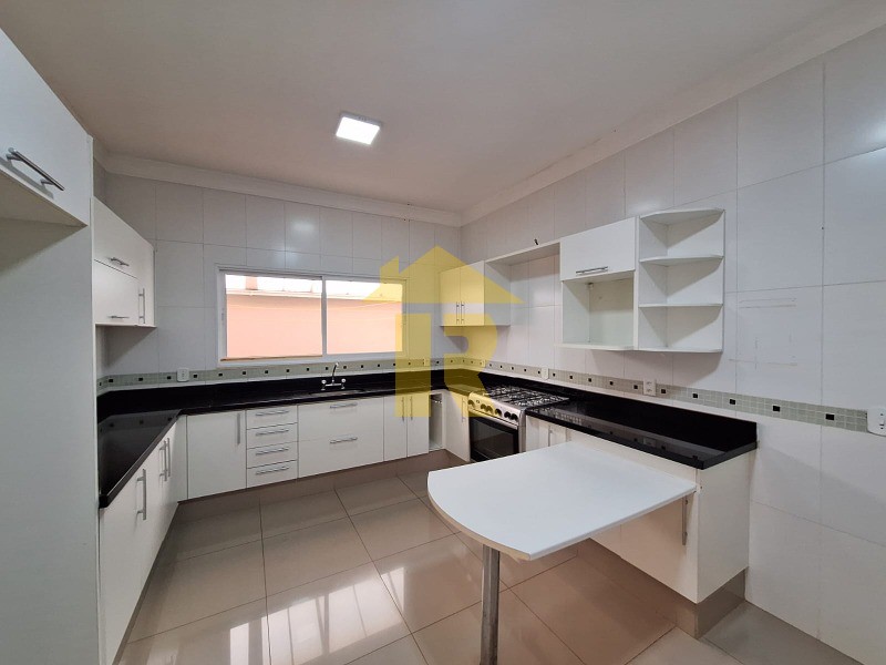 Casa de Condomínio com 3 quartos à venda, 247m² — foto 8 de 24