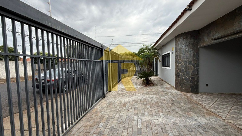 Casa com 3 quartos à venda, 245m² — foto 8 de 29