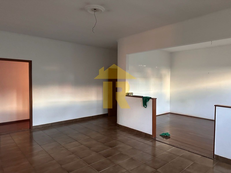 Casa com 3 quartos à venda, 300m² — foto 11 de 34