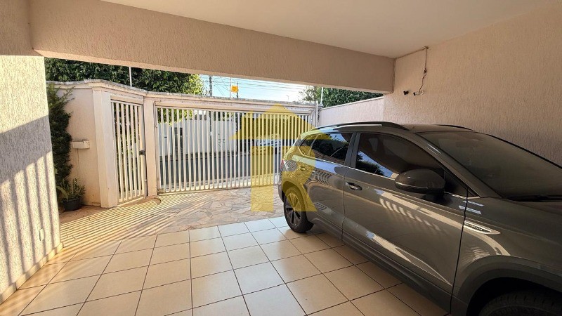 Casa com 3 quartos à venda, 220m² — foto 3 de 39