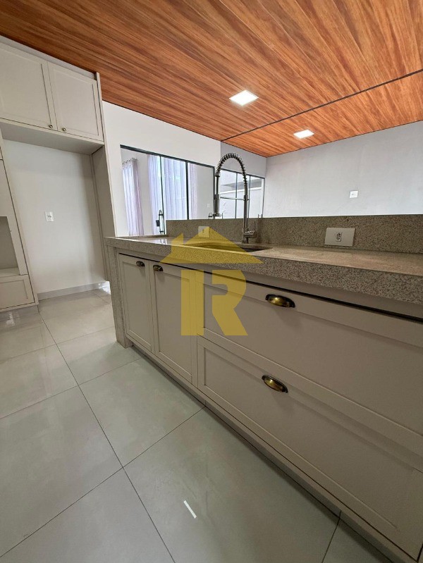 Casa de Condomínio com 3 quartos à venda, 250m² — foto 8 de 40