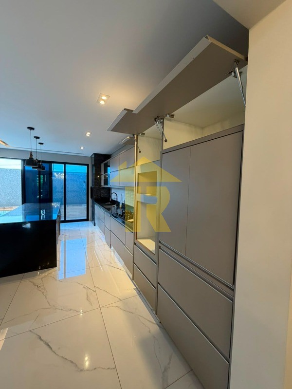 Casa de Condomínio com 3 quartos à venda, 230m² — foto 18 de 32