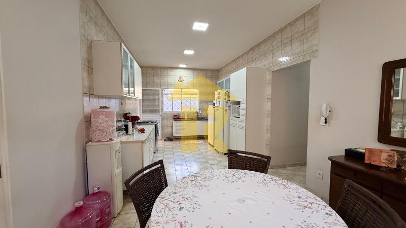 Casa com 3 quartos à venda, 220m² — foto 17 de 39