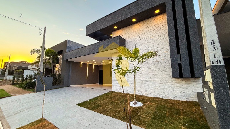Casa de Condomínio com 3 quartos à venda, 165m² — foto 2 de 36