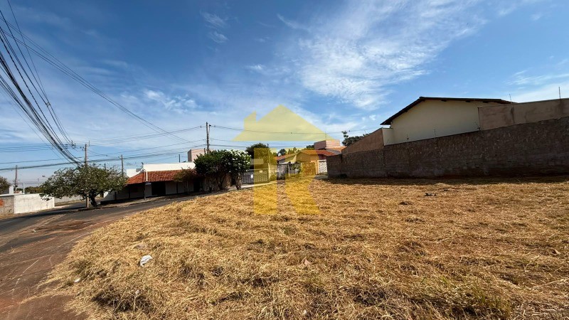 Terreno / Lote / Condomínio  à venda, 348m² — foto 2 de 10
