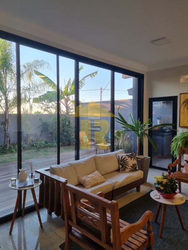 Casa de Condomínio com 3 quartos à venda, 230m² — foto 18 de 41