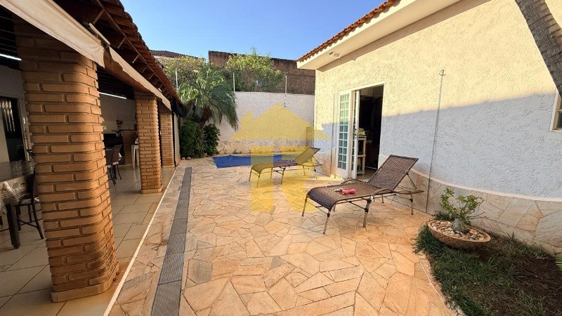 Casa com 3 quartos à venda, 220m² — foto 27 de 39