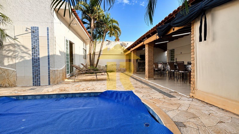 Casa com 3 quartos à venda, 220m² — foto 25 de 39