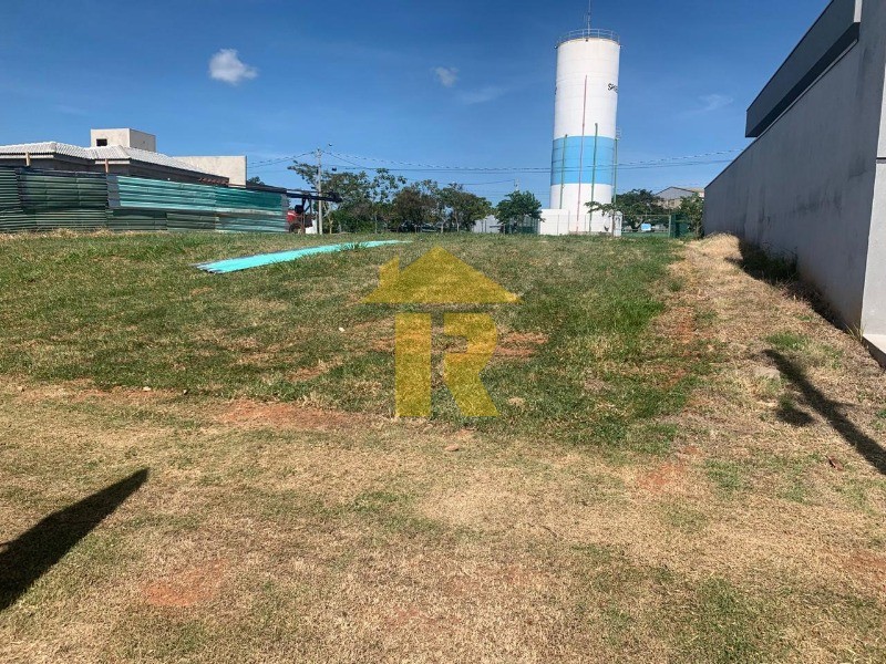 Terreno / Lote / Condomínio  à venda, 318m² — foto 2 de 20