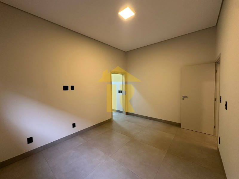 Casa de Condomínio com 3 quartos à venda, 247m² — foto 16 de 25