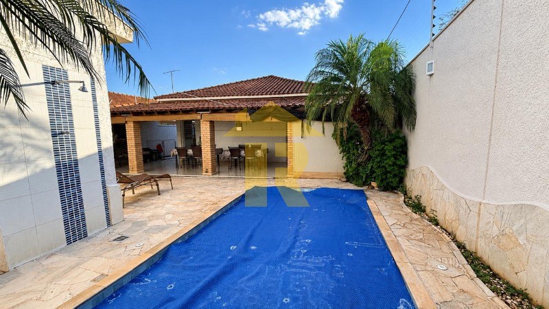 Casa com 3 quartos à venda, 220m² — foto 24 de 39