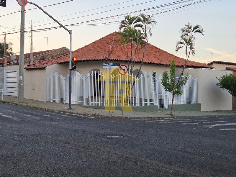 Casa com 3 quartos à venda, 173m² — foto 1 de 27