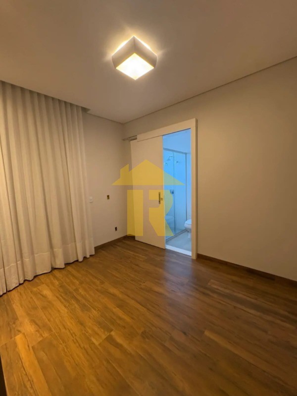 Casa de Condomínio com 3 quartos à venda, 220m² — foto 13 de 24