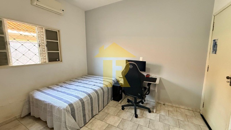 Casa com 3 quartos à venda, 220m² — foto 33 de 39
