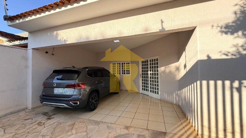 Casa com 3 quartos à venda, 220m² — foto 4 de 39