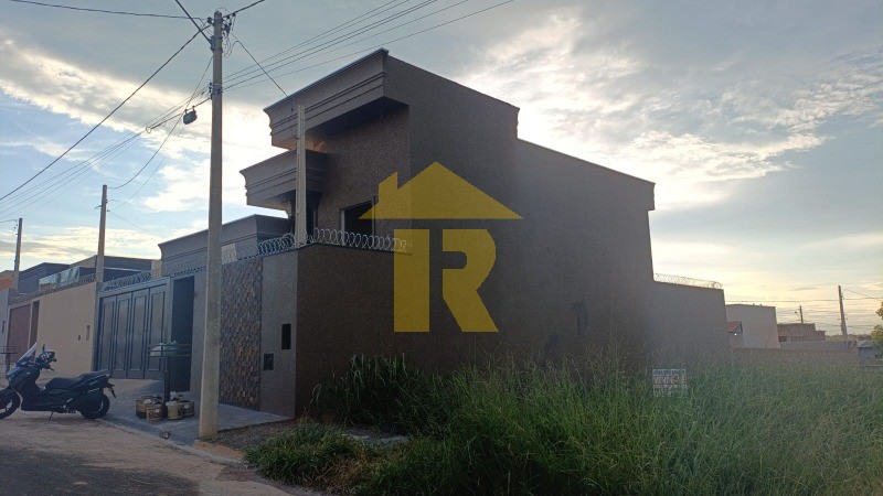 Casa com 3 quartos à venda, 160m² — foto 2 de 23