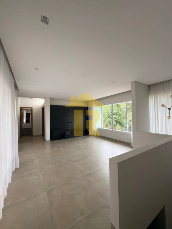 Casa de Condomínio com 3 quartos à venda, 220m² — foto 6 de 24