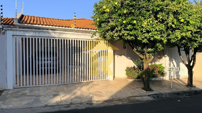 Casa com 3 quartos à venda, 220m² — foto 1 de 39