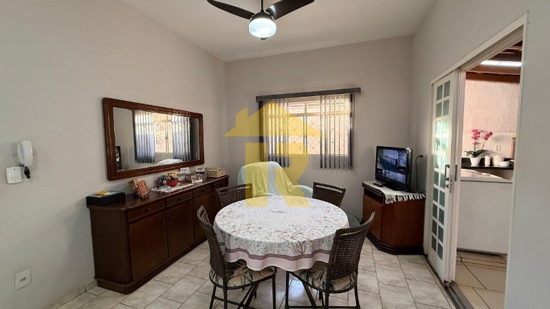 Casa com 3 quartos à venda, 220m² — foto 18 de 39