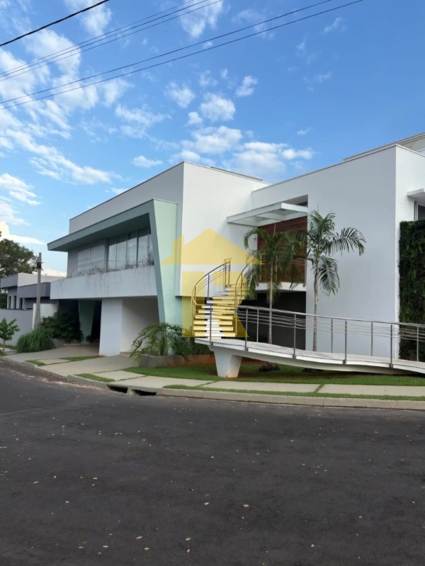 Casa de Condomínio com 3 quartos à venda, 220m² — foto 2 de 24