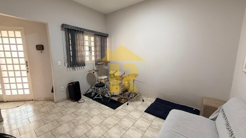 Casa com 3 quartos à venda, 220m² — foto 11 de 39