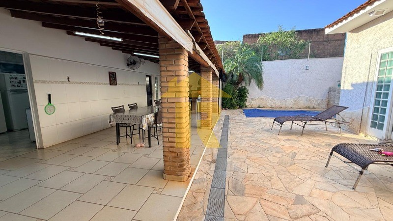 Casa com 3 quartos à venda, 220m² — foto 26 de 39