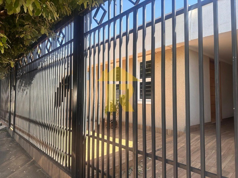 Casa com 4 quartos à venda e aluguel, 166m² — foto 1 de 32