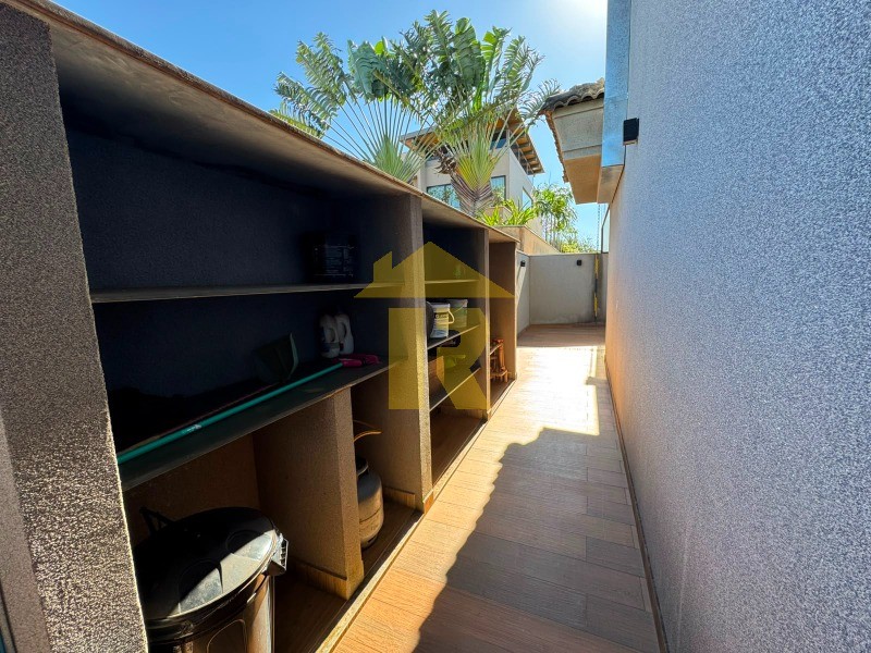Casa de Condomínio com 3 quartos à venda, 330m² — foto 16 de 28