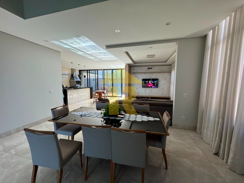 Casa de Condomínio com 3 quartos à venda, 330m² — foto 4 de 28
