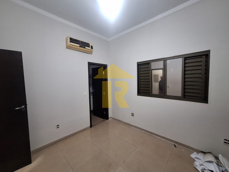 Casa com 3 quartos à venda e aluguel, 380m² — foto 25 de 29