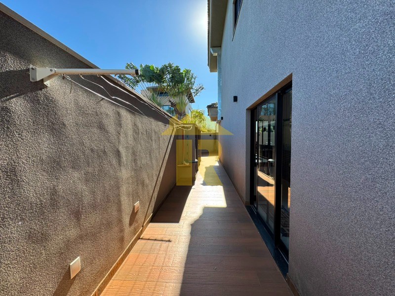 Casa de Condomínio com 3 quartos à venda, 330m² — foto 15 de 28