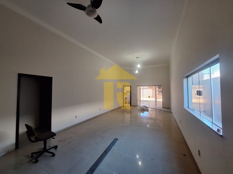 Casa com 3 quartos à venda e aluguel, 380m² — foto 4 de 29
