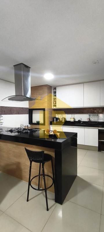 Casa de Condomínio com 3 quartos à venda, 188m² — foto 12 de 34